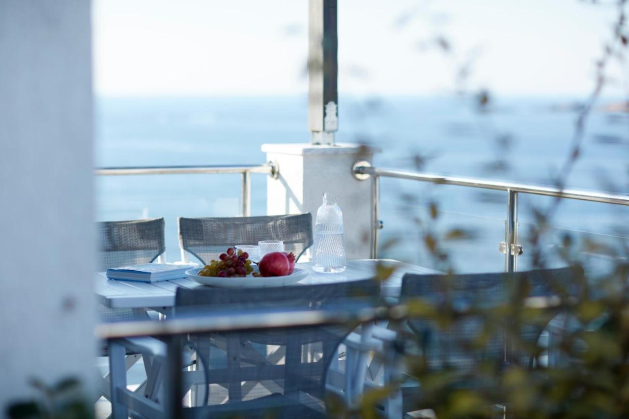 פטרה Eleia Seafront Rooms & Villas מראה חיצוני תמונה