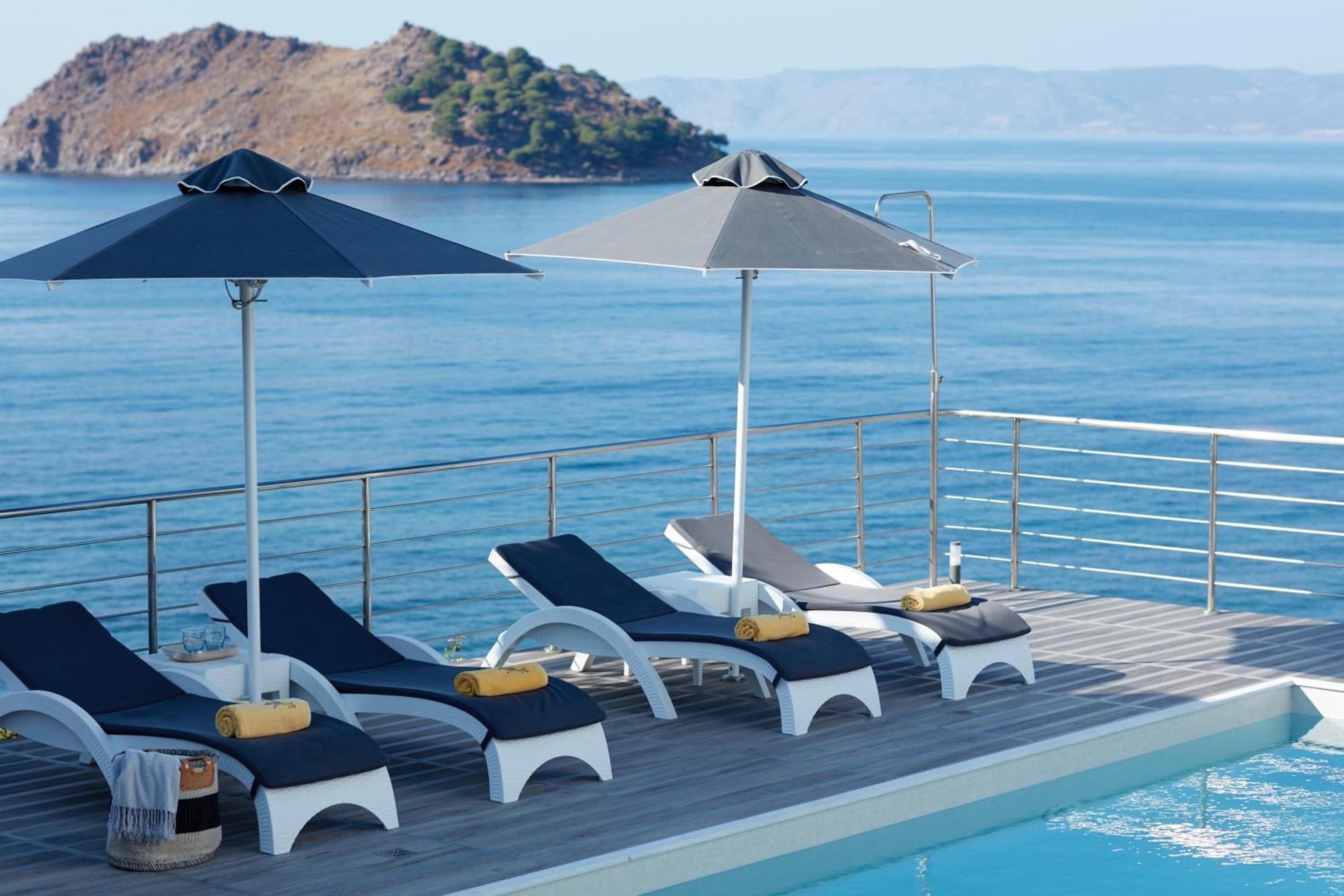 פטרה Eleia Seafront Rooms & Villas מראה חיצוני תמונה