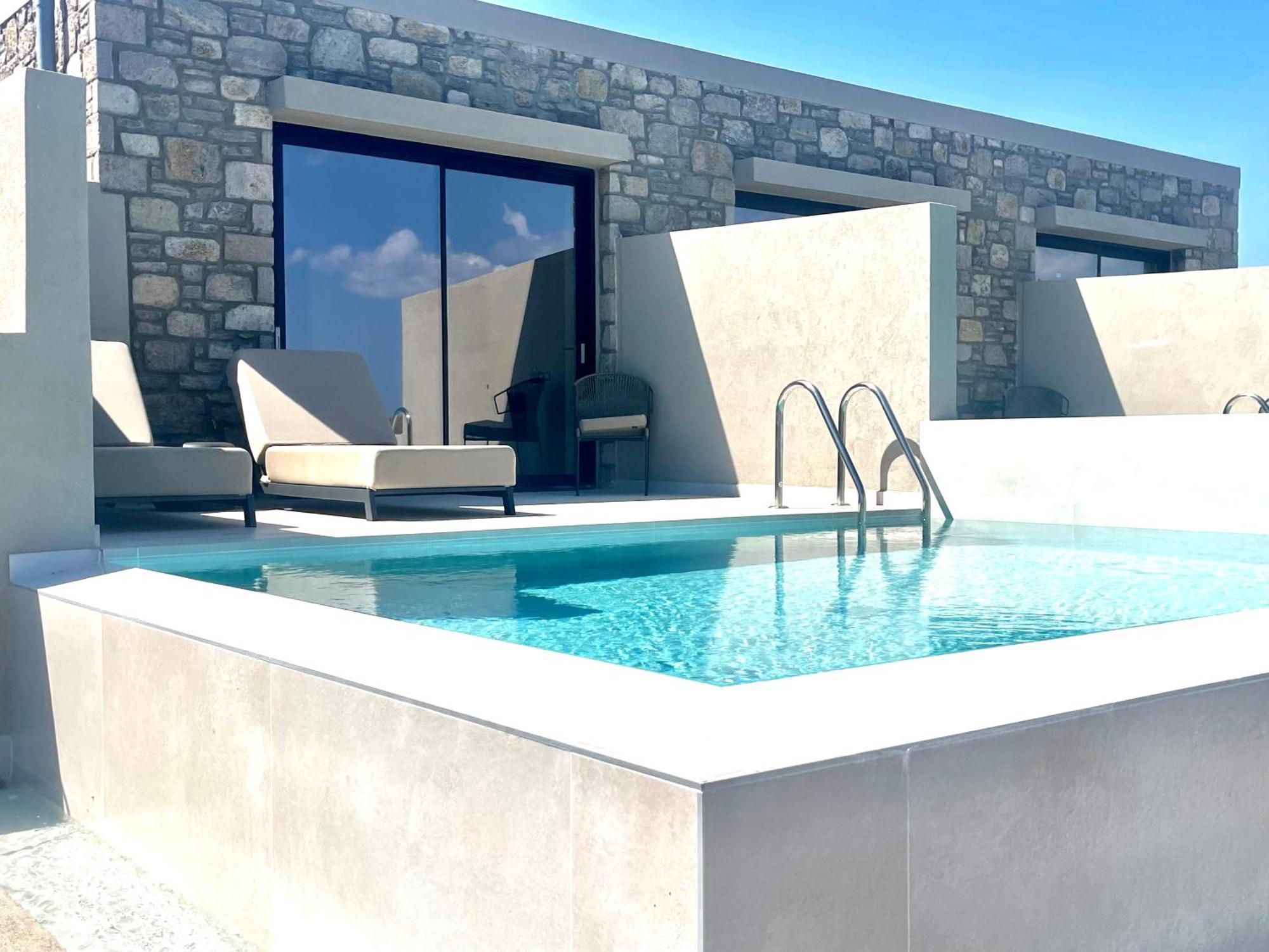 פטרה Eleia Seafront Rooms & Villas מראה חיצוני תמונה