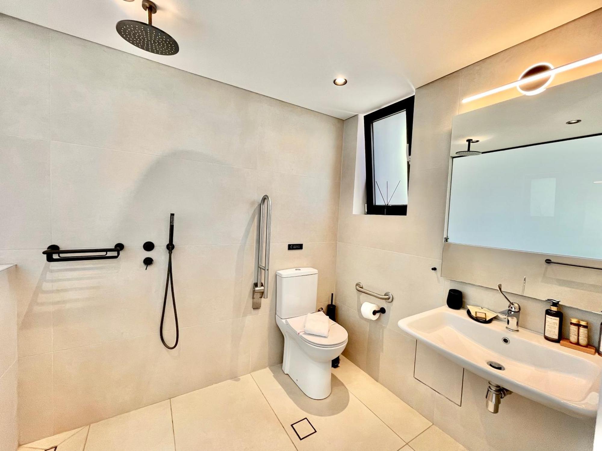 פטרה Eleia Seafront Rooms & Villas מראה חיצוני תמונה