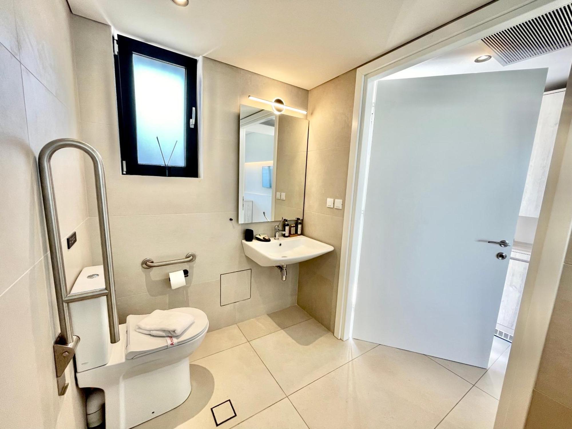 פטרה Eleia Seafront Rooms & Villas מראה חיצוני תמונה