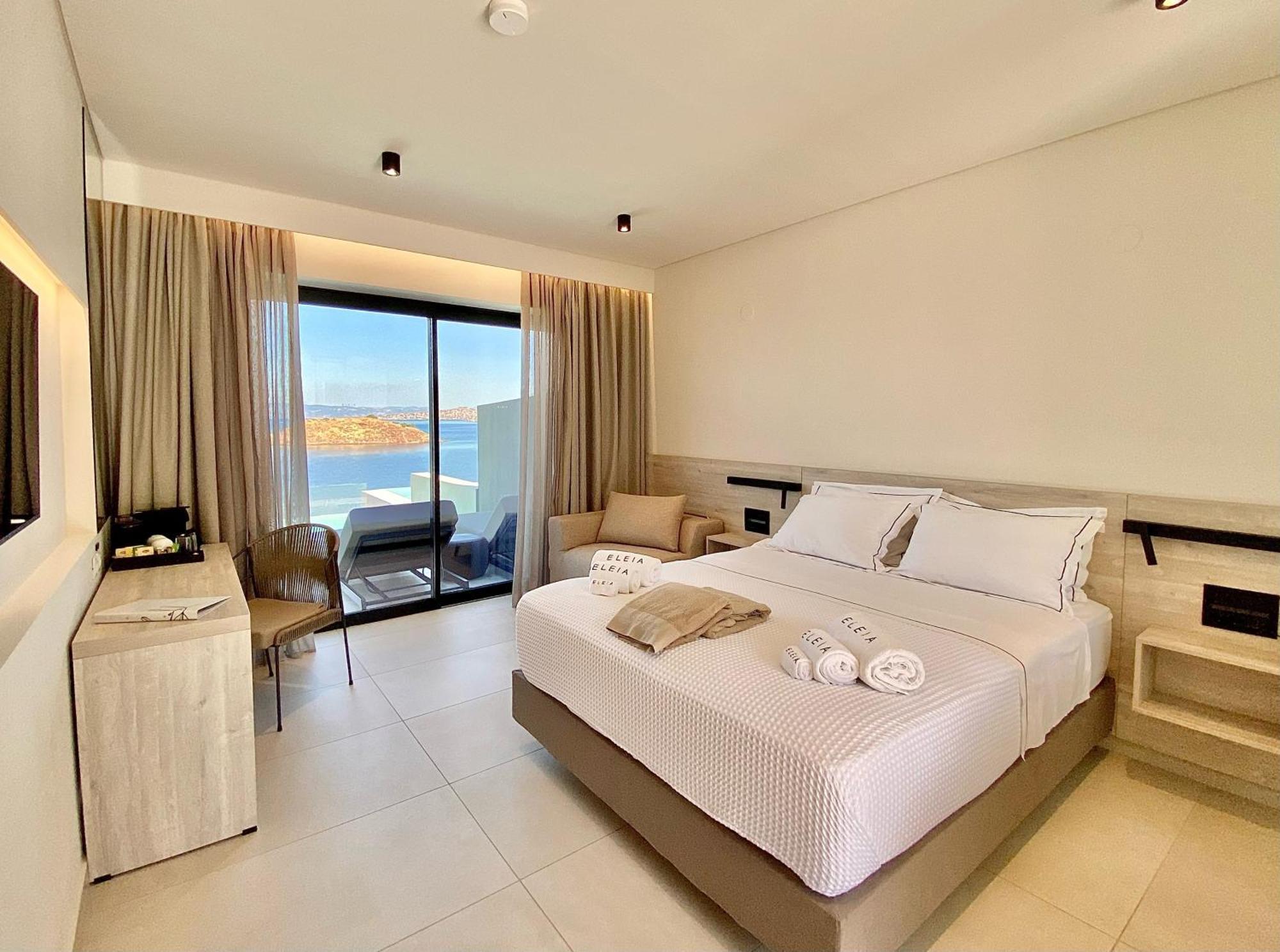 פטרה Eleia Seafront Rooms & Villas מראה חיצוני תמונה
