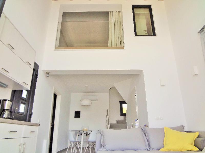 פטרה Eleia Seafront Rooms & Villas מראה חיצוני תמונה