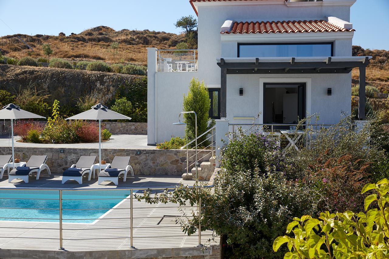 פטרה Eleia Seafront Rooms & Villas מראה חיצוני תמונה
