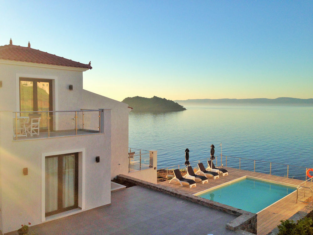 פטרה Eleia Seafront Rooms & Villas מראה חיצוני תמונה