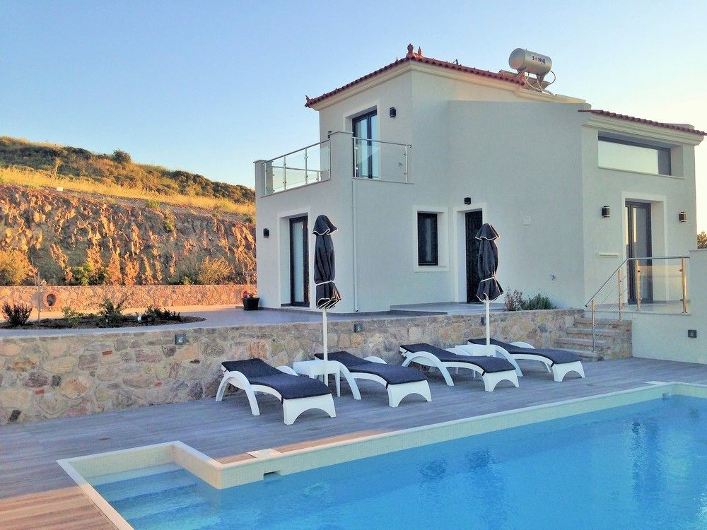 פטרה Eleia Seafront Rooms & Villas מראה חיצוני תמונה
