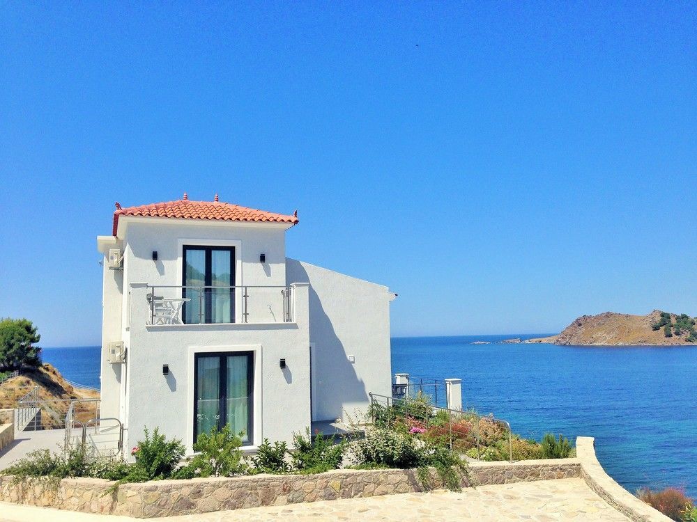 פטרה Eleia Seafront Rooms & Villas מראה חיצוני תמונה