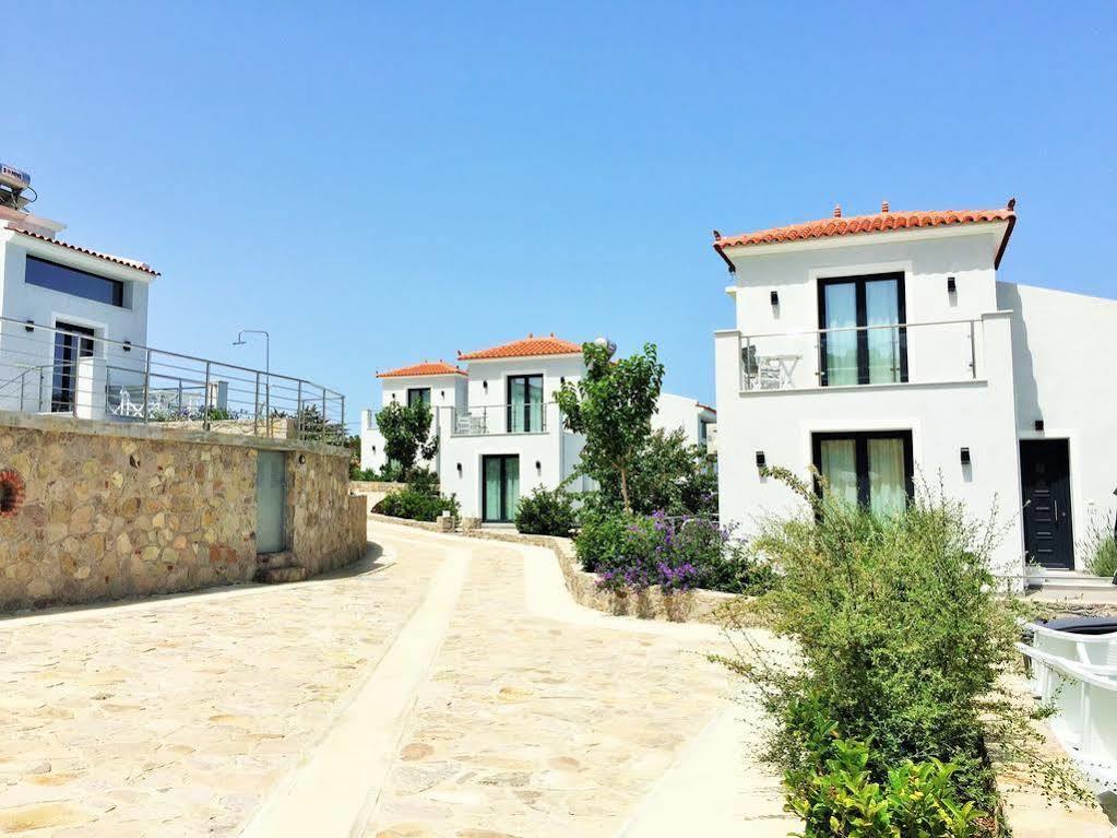 פטרה Eleia Seafront Rooms & Villas מראה חיצוני תמונה