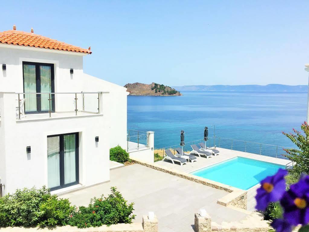 פטרה Eleia Seafront Rooms & Villas מראה חיצוני תמונה