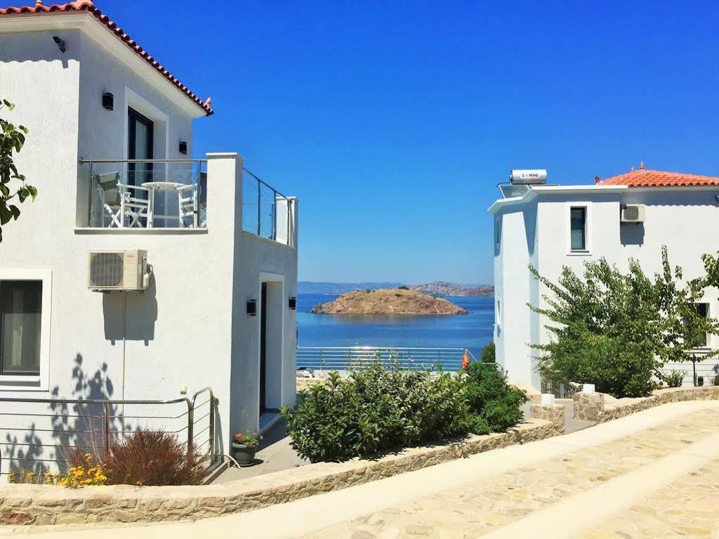 פטרה Eleia Seafront Rooms & Villas מראה חיצוני תמונה