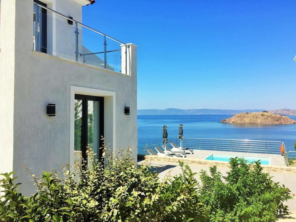 פטרה Eleia Seafront Rooms & Villas מראה חיצוני תמונה