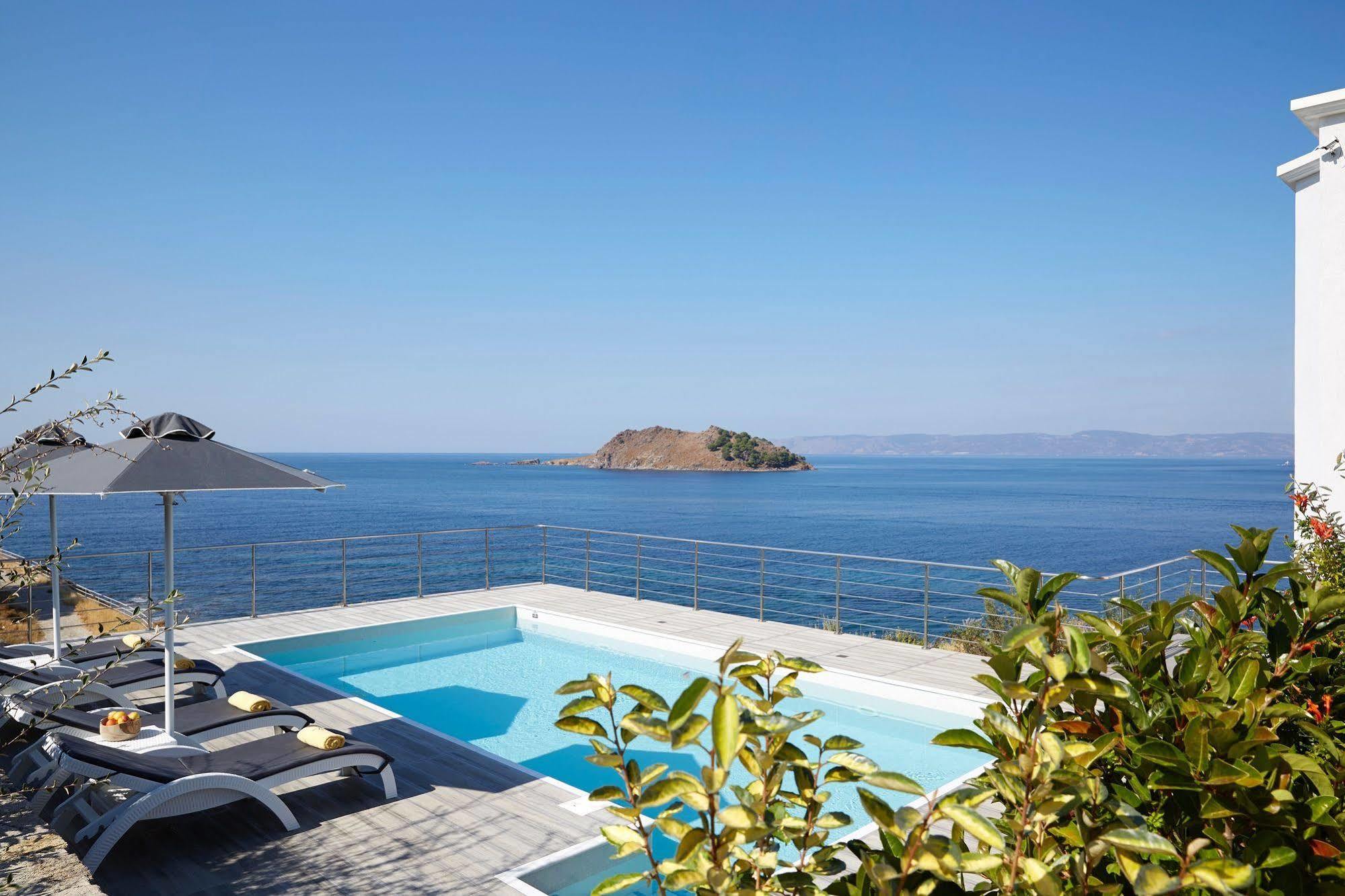 פטרה Eleia Seafront Rooms & Villas מראה חיצוני תמונה